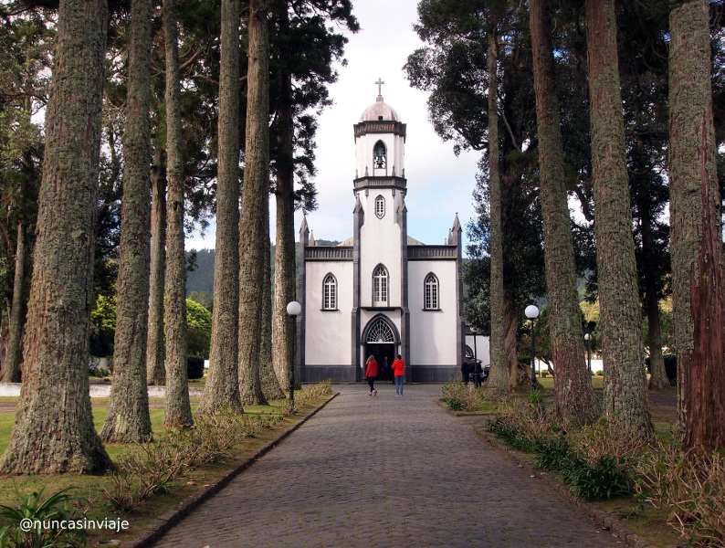 Iglesia en el pueblo de Sete Cidades