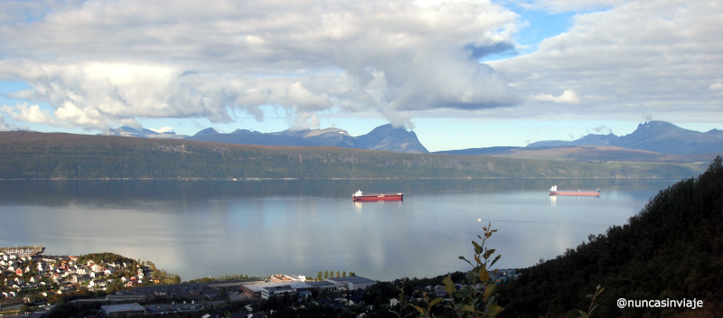 cargueros en Narvik esperando por el hierro de la mina
