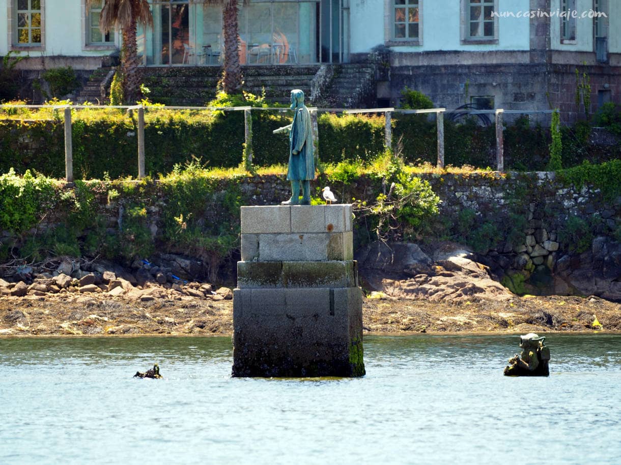 Estatua del Capitán Nemo oculta en aguas de Redondela