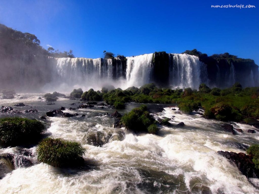 Vista de las cataratas del Iguazú desde Brasil