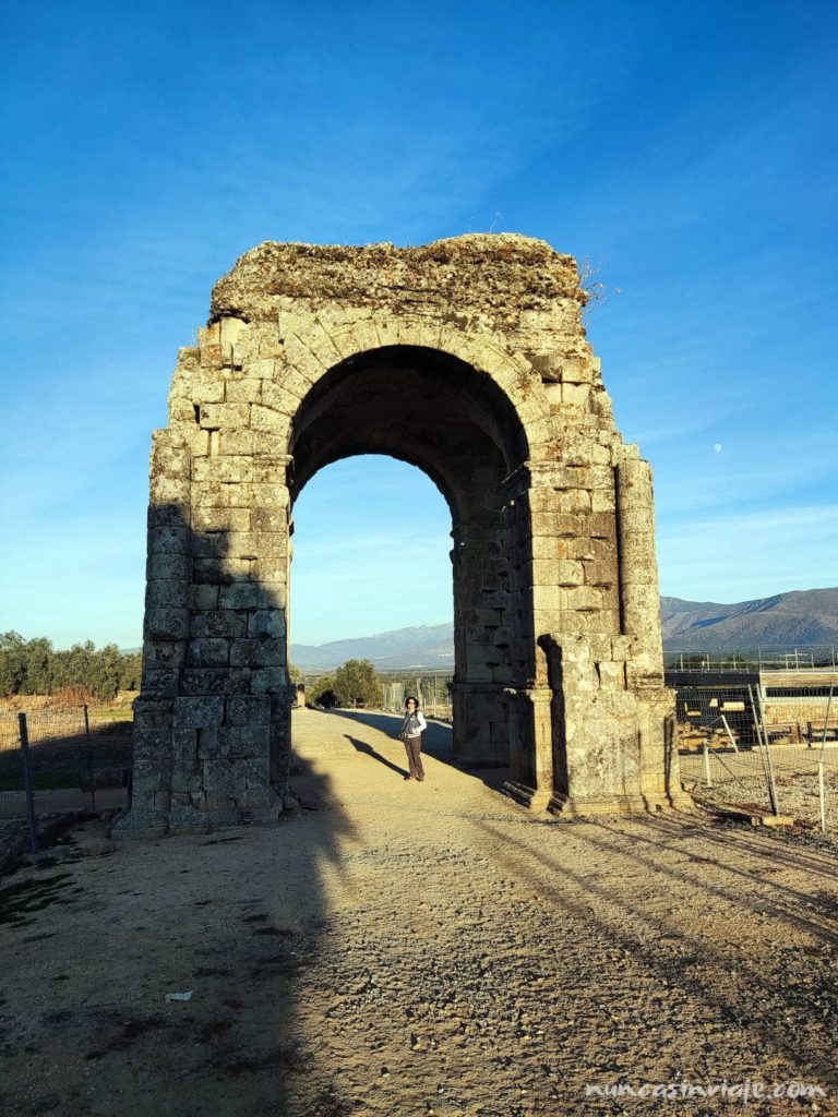 Arco de la ciudad romana de Cáparra Cáceres
