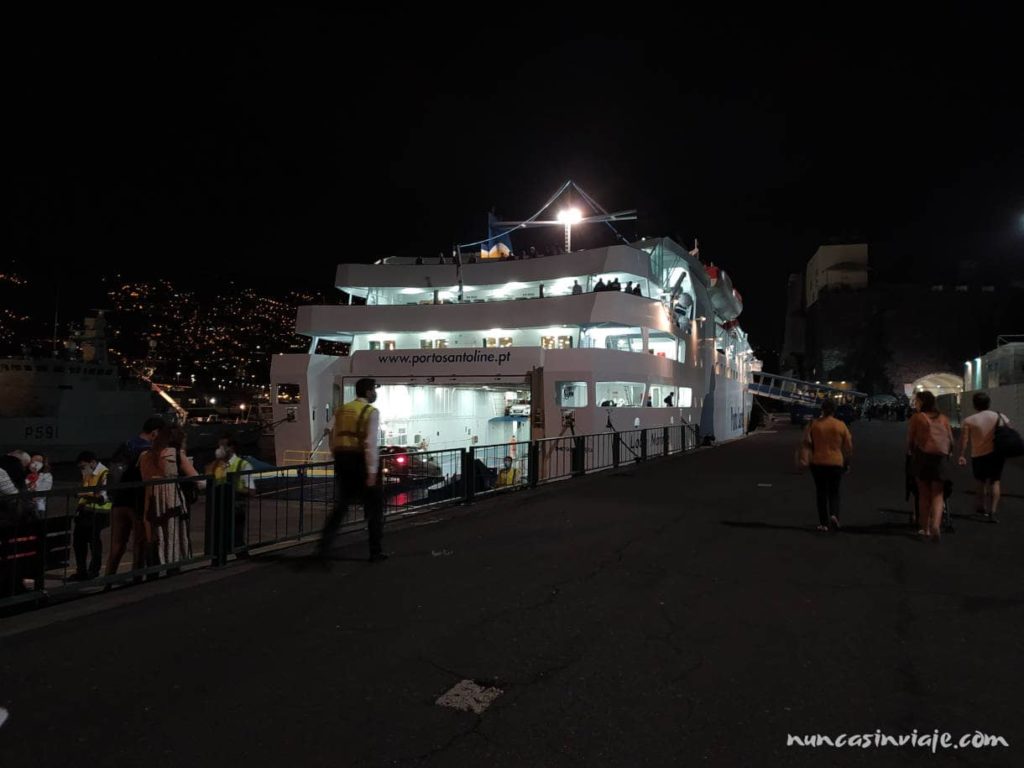 Ferry a Porto Santo: barco Lobo Marinho