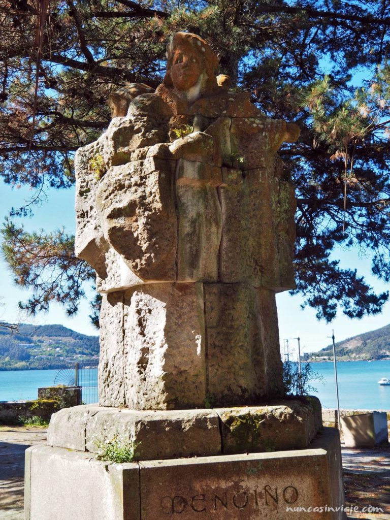 Estatua de homenaje a los trovadores