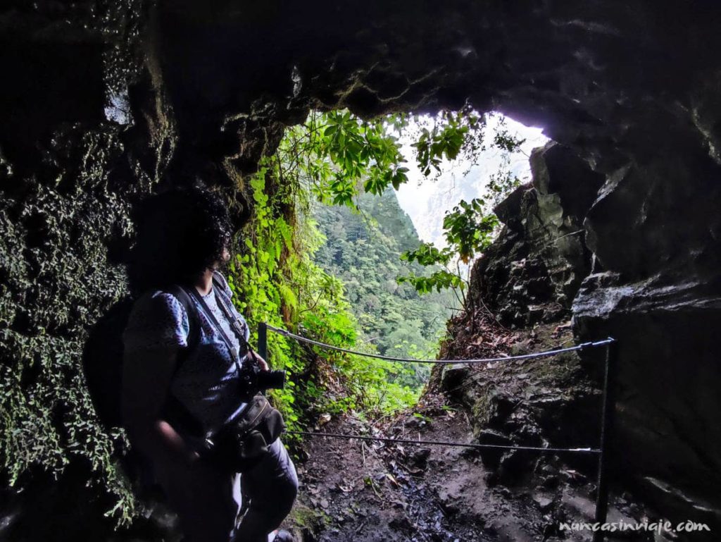 Qué ver en Madeira: túnel en la ruta hacia Caldeirao Verde