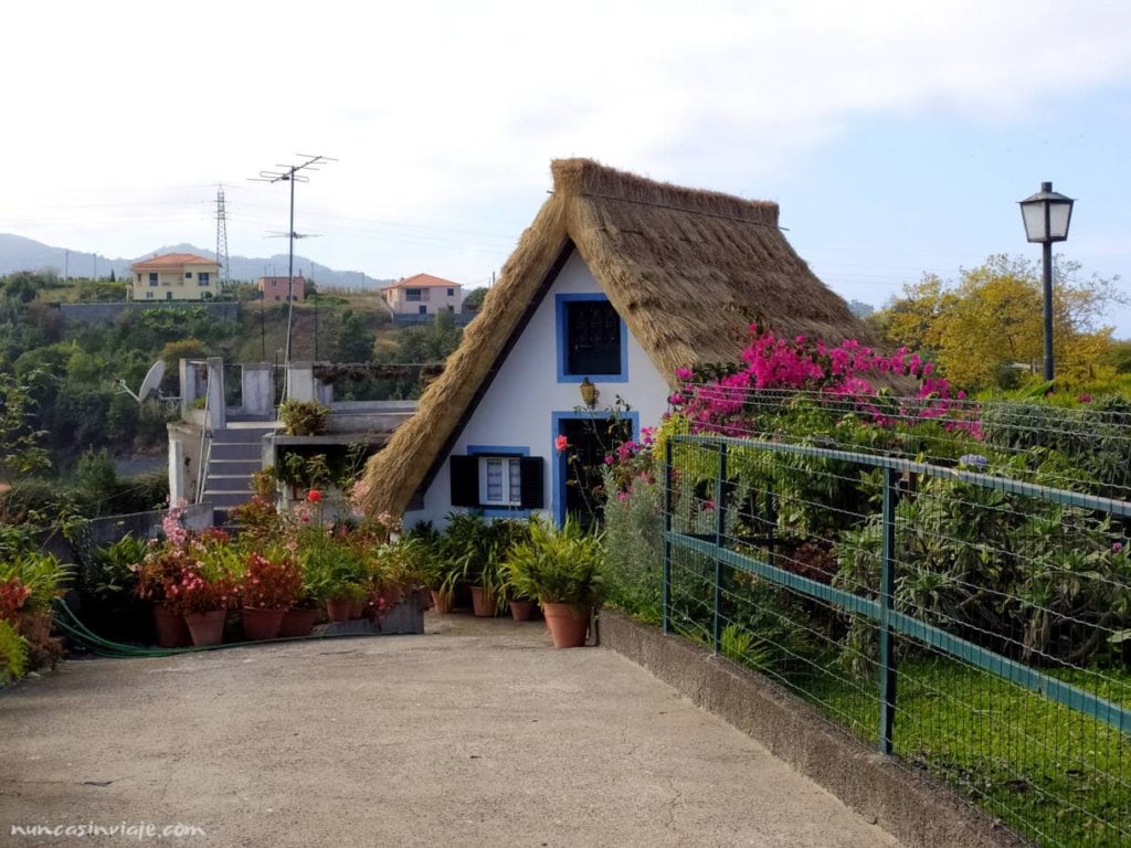 Pueblos de Madeira: casa típica de Santana