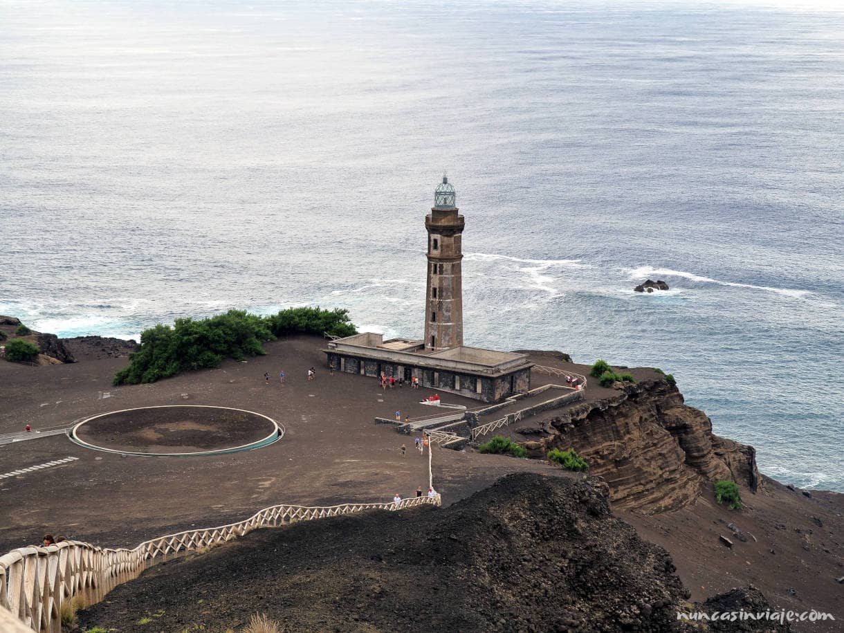 Faro de Capelinhos desde la Vigía da Baleia