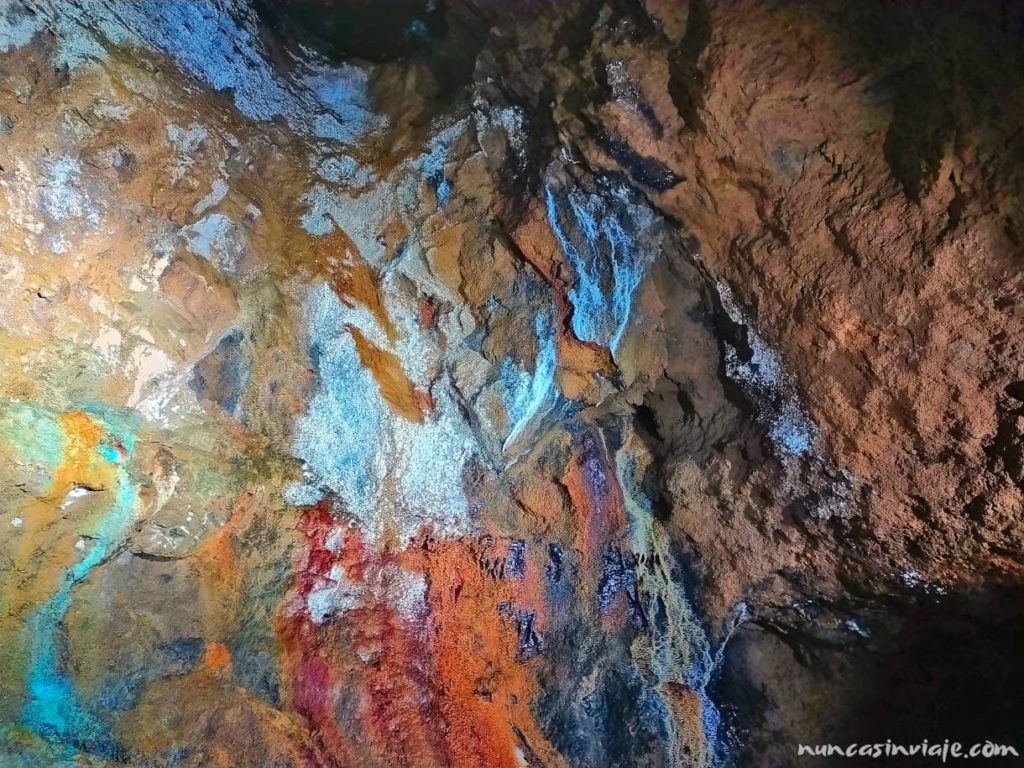 Colores en la mina Consuelo de A Pontenova