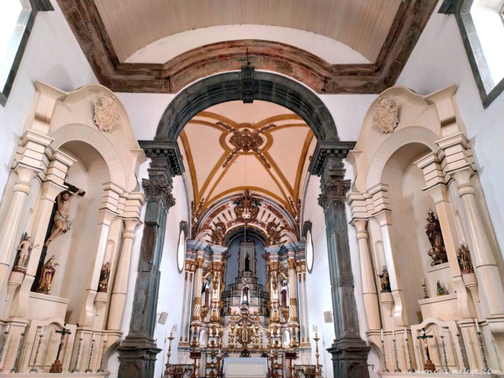 Interior de Nossa Senhora do Carmo en Mariana