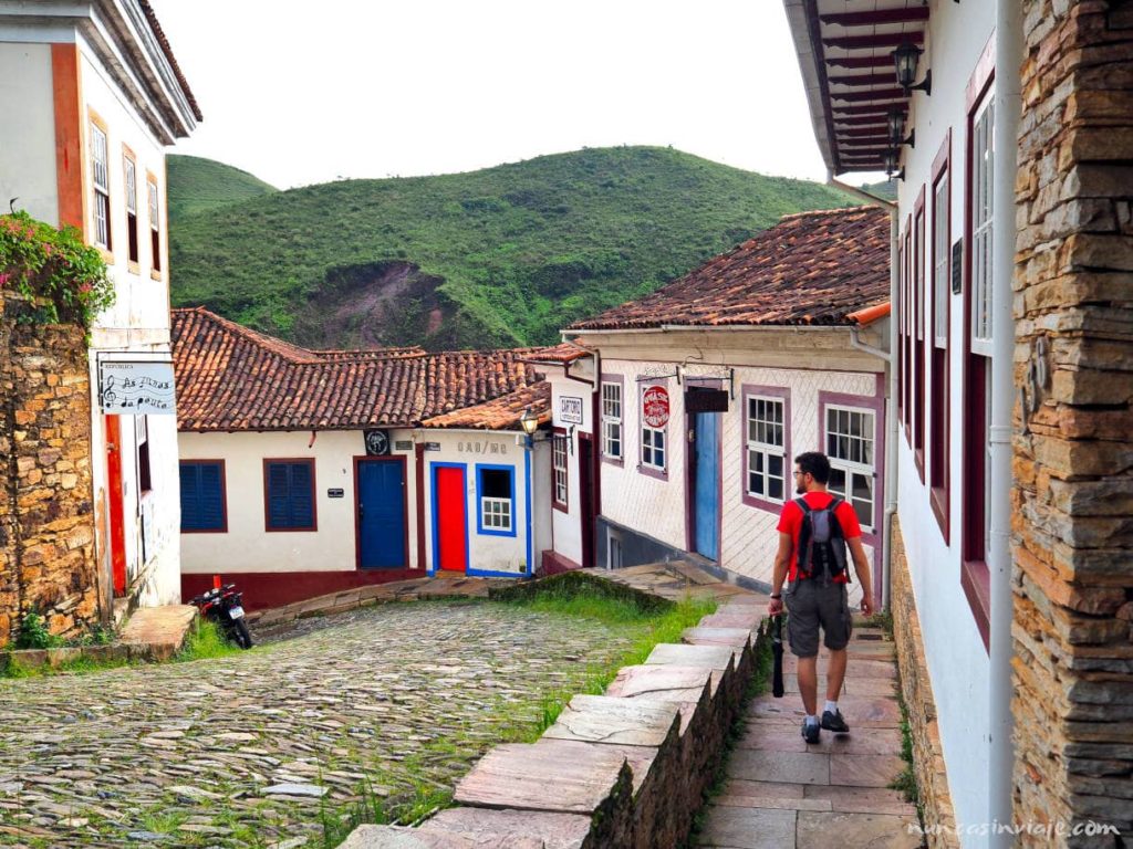 Calles empinadas del centro histórico de Ouro Preto