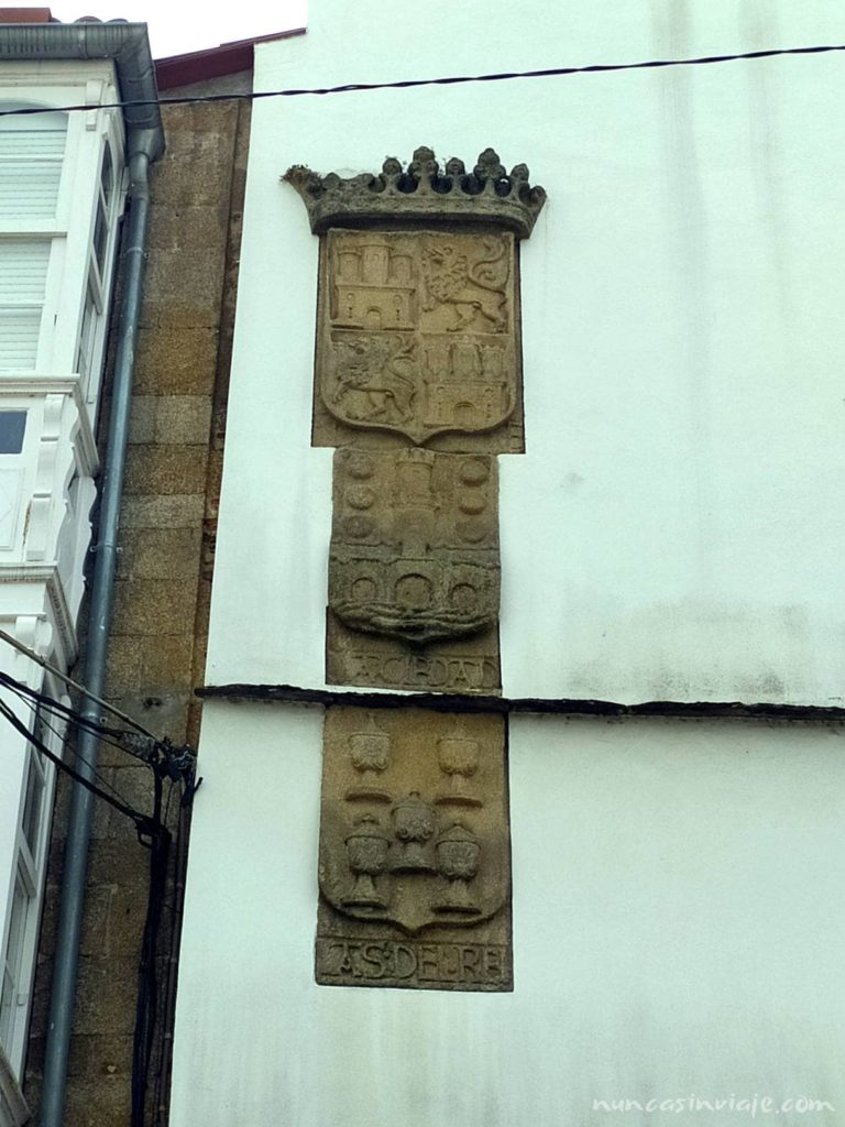 Escudos de la antigua puerta de la ciudad