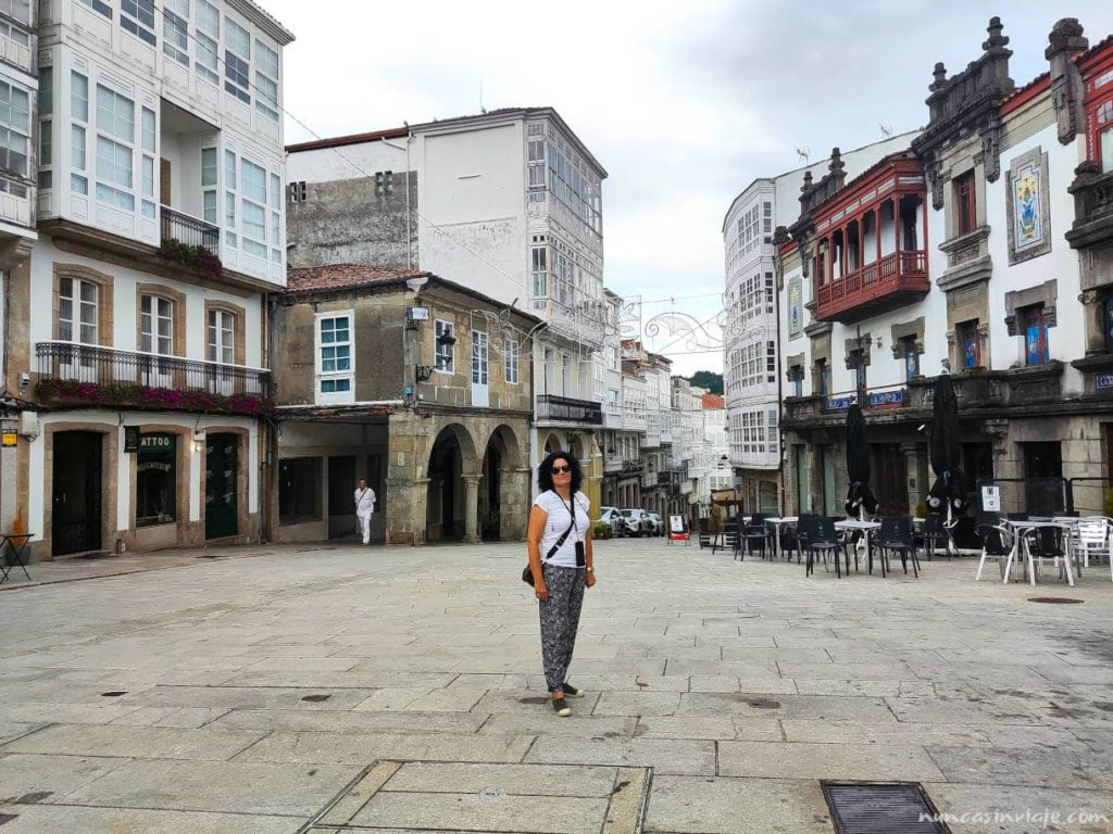 Plaza de la Constitución en el centro histórico de Betanzos