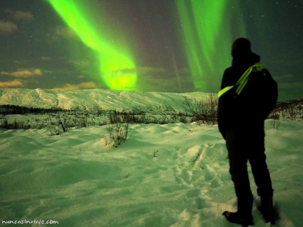 Hay que llevar un elemento reflectante para ir a ver auroras boreales en Noruega