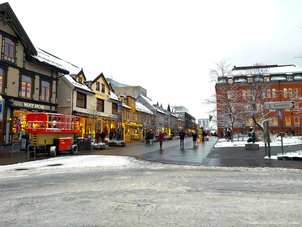 Vistas de la calle Storgata con nieve