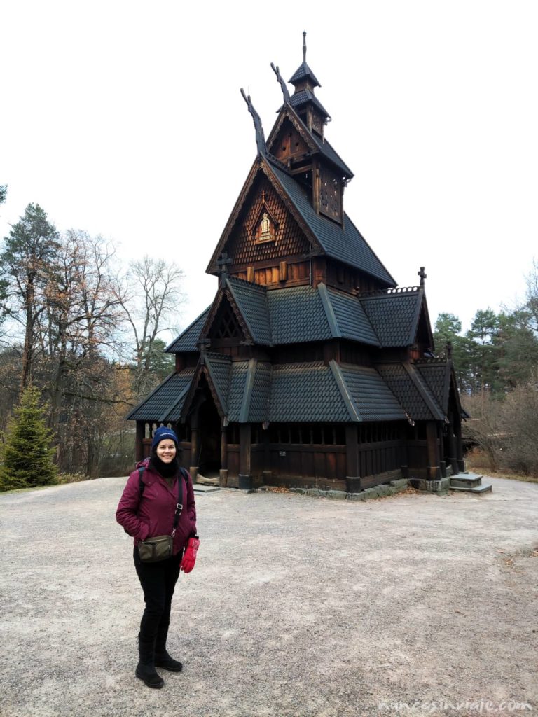 Iglesia de madera de Gol en uno de los museos de Oslo