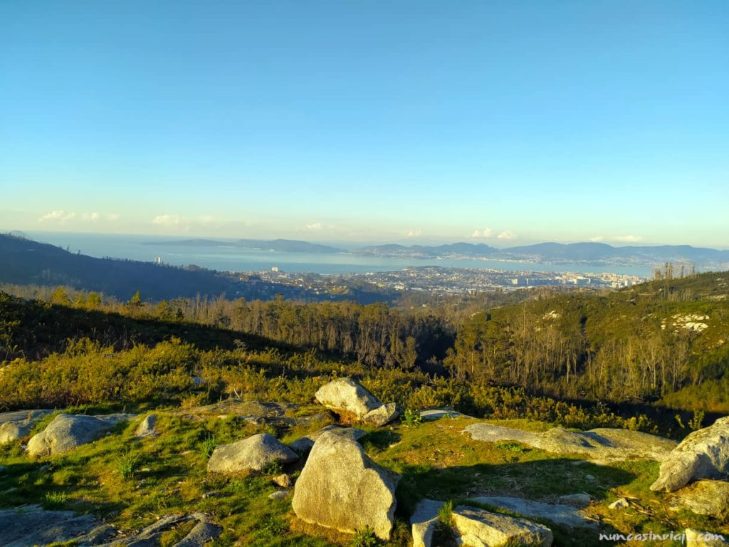 Vistas desde los Pulmones de Chandebrito hacia la ría de Vigo